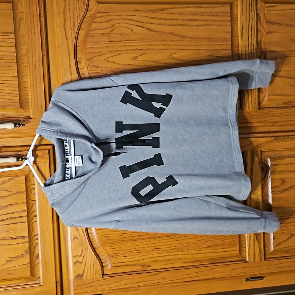 PINK SIZE L GRAY CROPPED SWEATSHIRT USED U CAN WEAR IT ANY SEASON 'PINK WRITTEN
